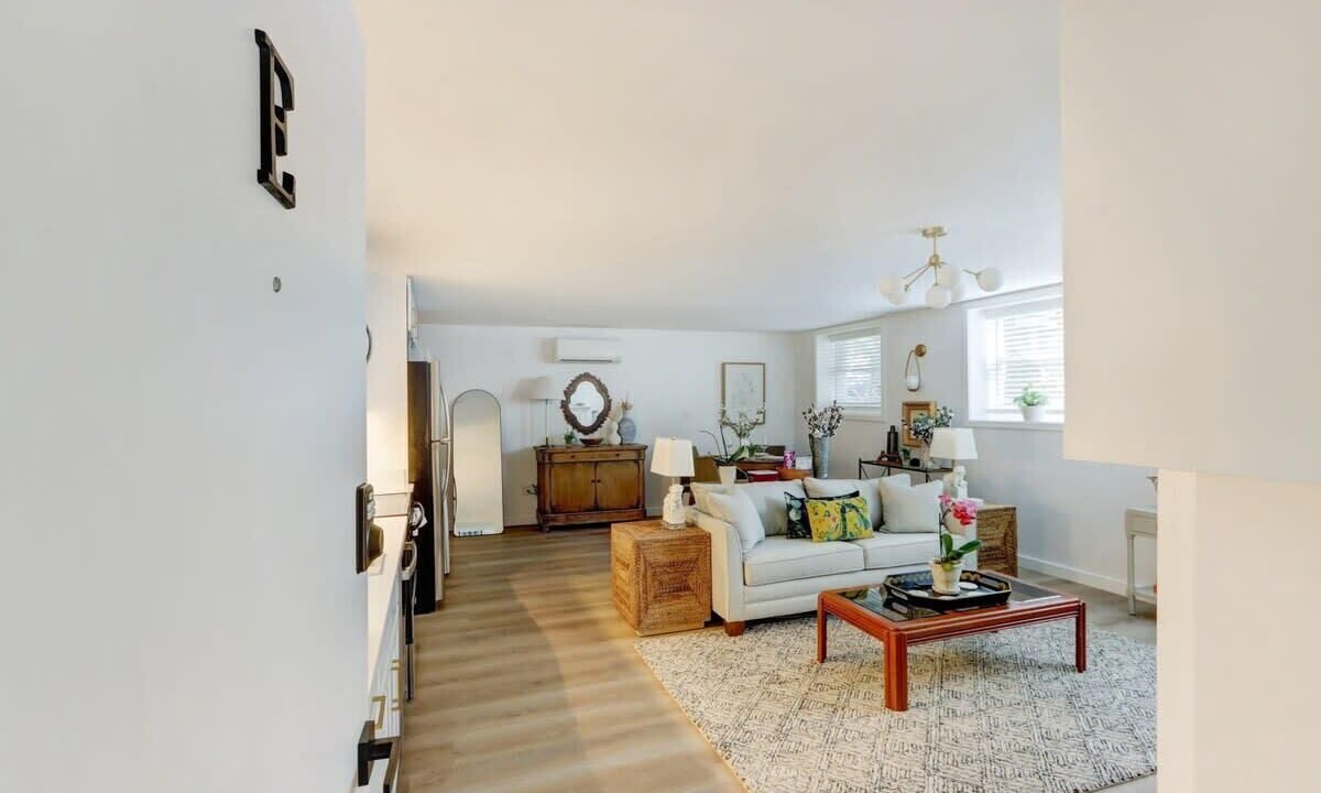 Photo of Livingroom in Historic District - North