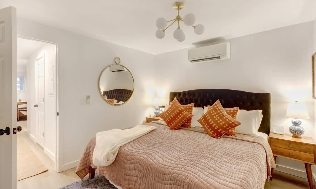 Photo of Bedroom in Historic District - North