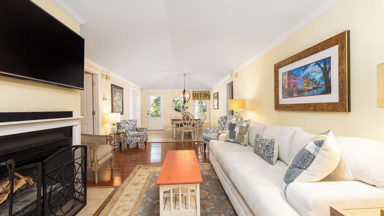 Photo of Livingroom in Twin Oaks