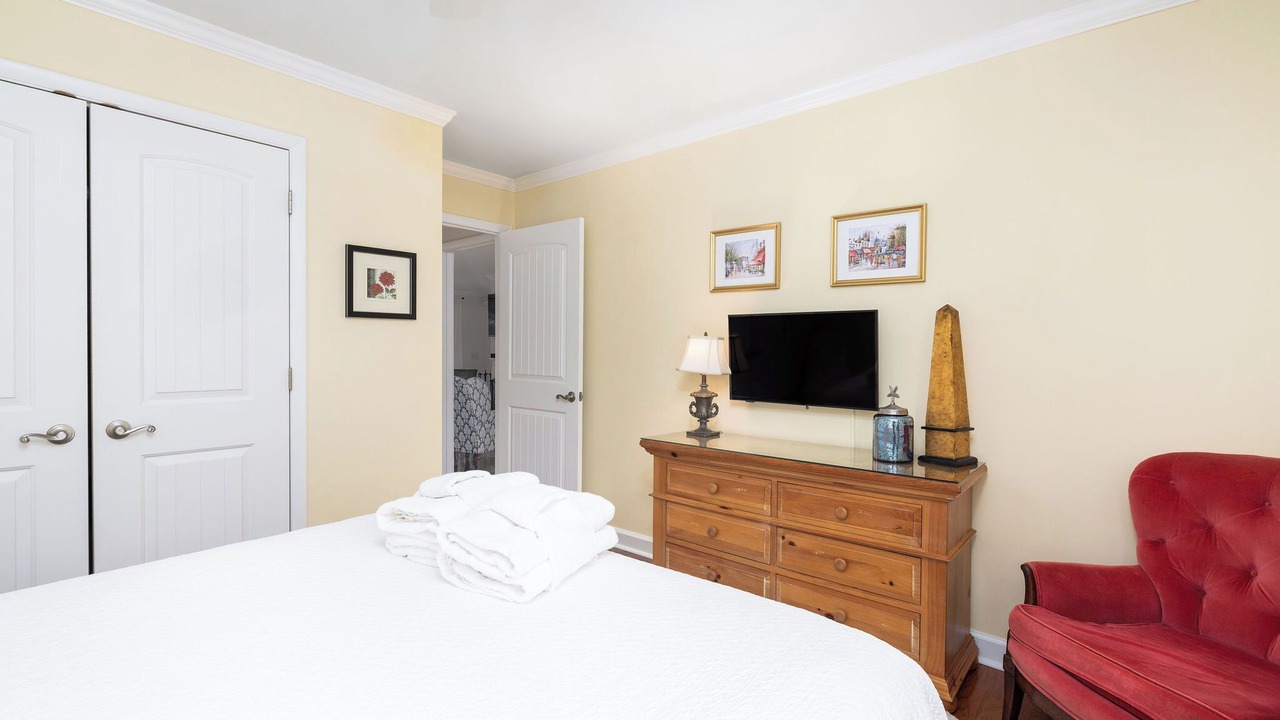 Photo of Bedroom in Twin Oaks