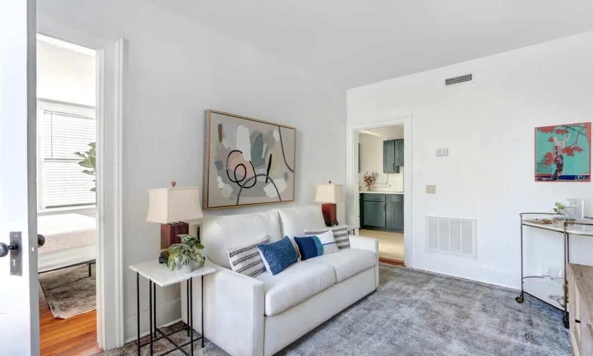 Photo of Livingroom in Historic District - North