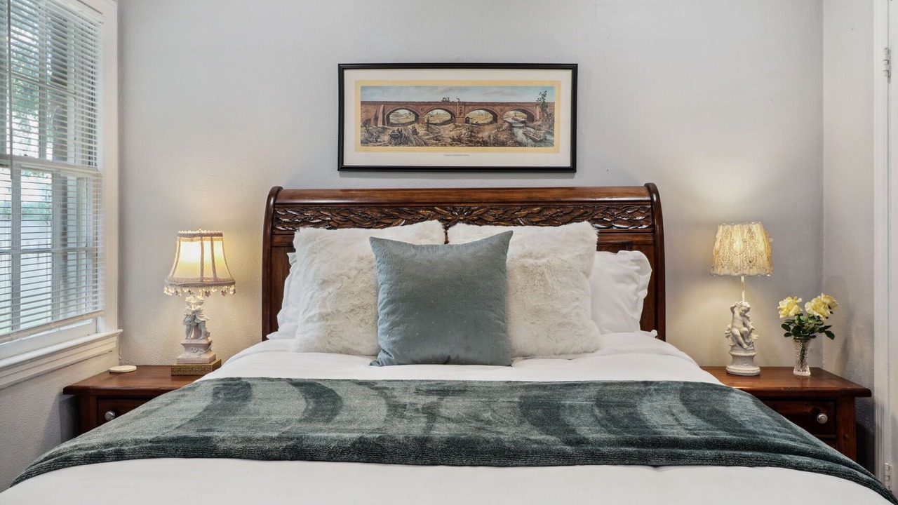 Photo of Bedroom in Midtown