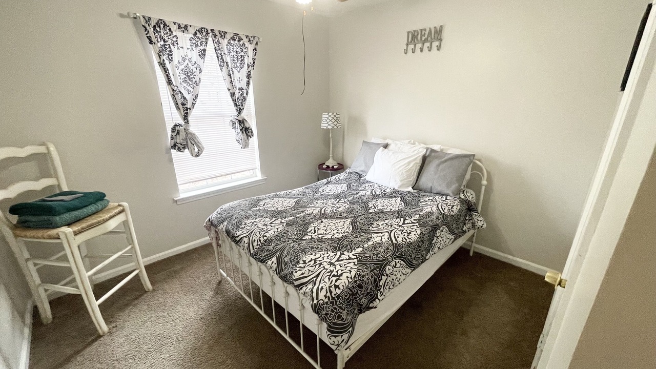 Photo of Bedroom in Whitemarsh Island