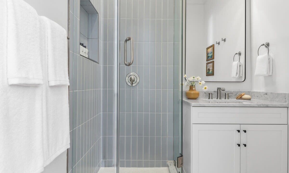 Photo of Bathroom in Thunderbolt