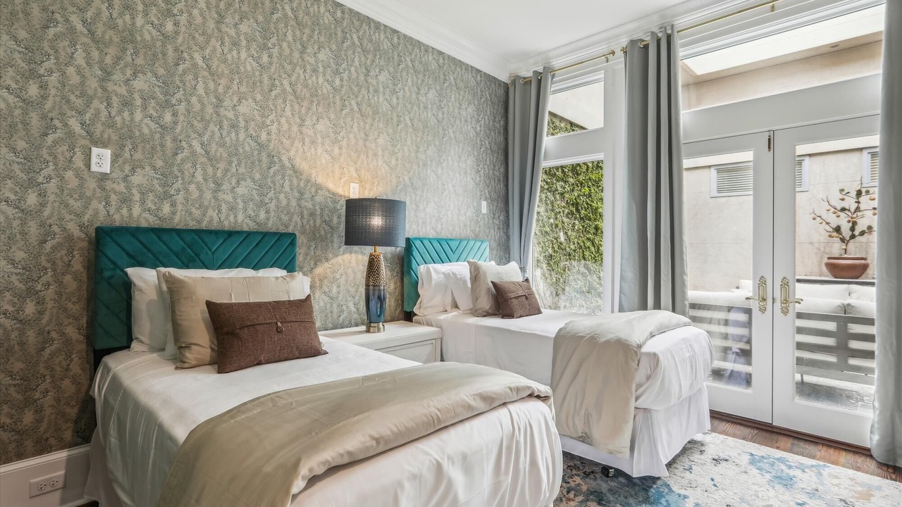 Photo of Bedroom in Historic District - North