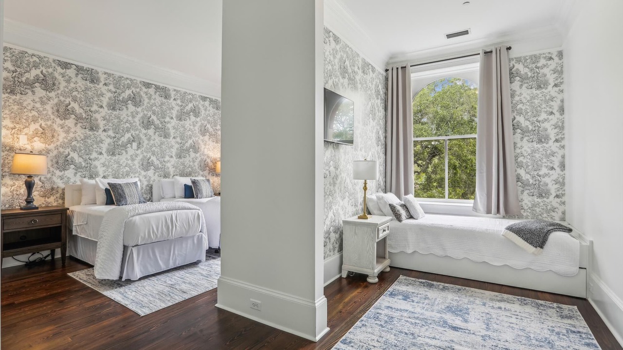 Photo of Bedroom in Historic District - North