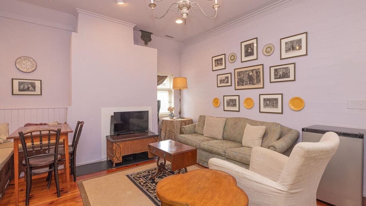 Photo of Livingroom in Downtown Charleston