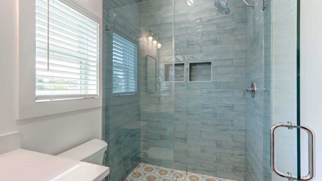 Photo of Bathroom in Thunderbolt