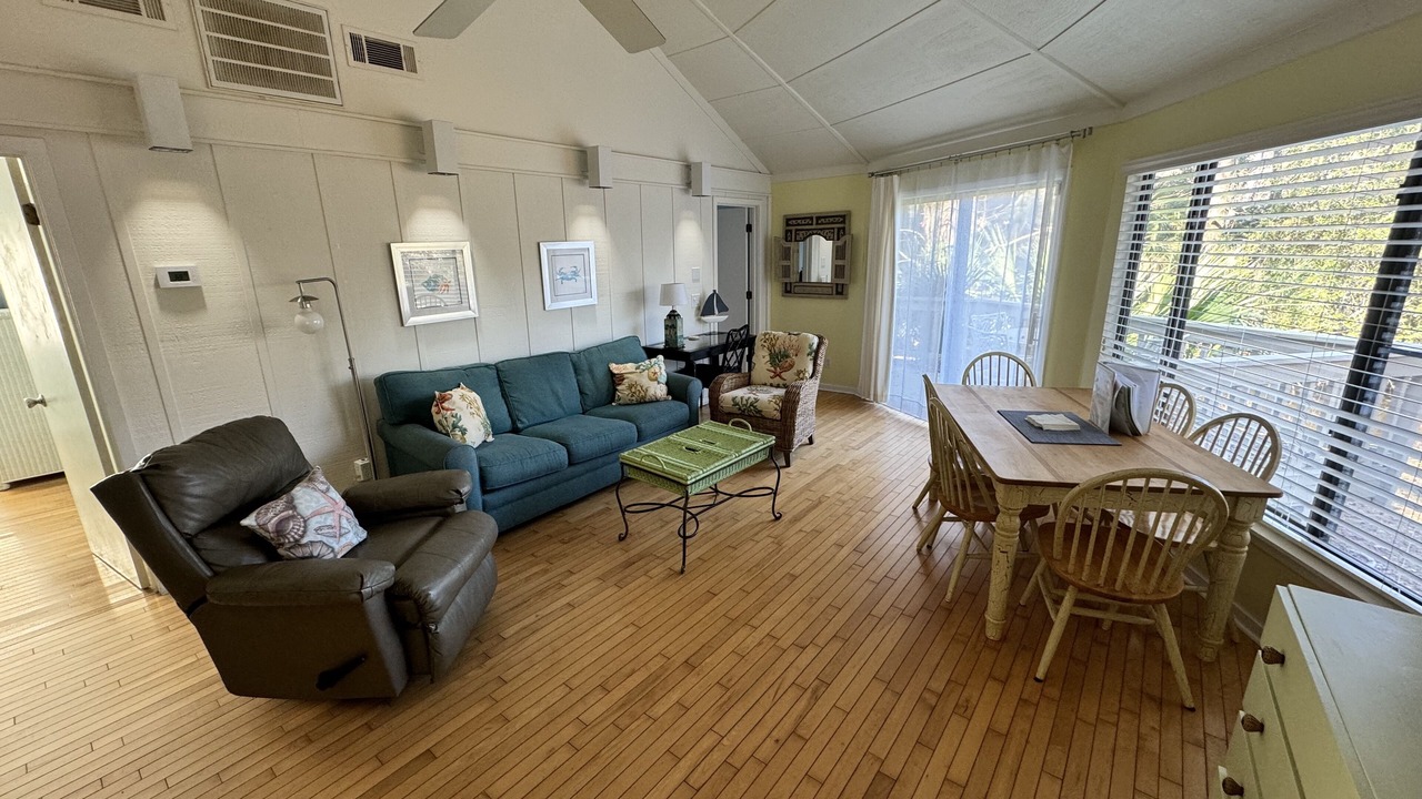 Photo of Livingroom in Night Heron