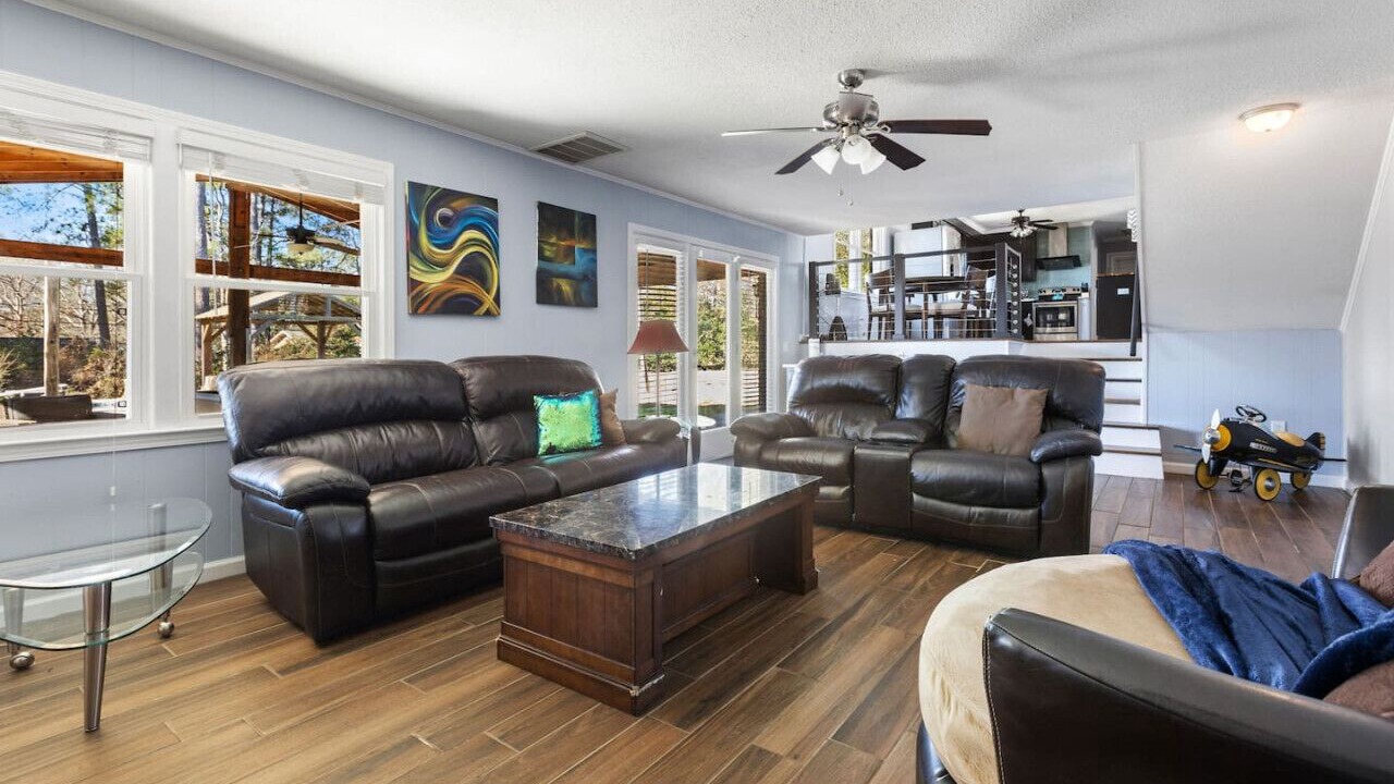 Photo of Livingroom in Seven Oaks