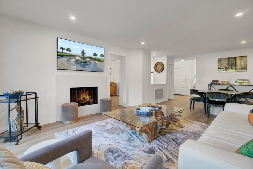 Photo of Livingroom in Twin Oaks