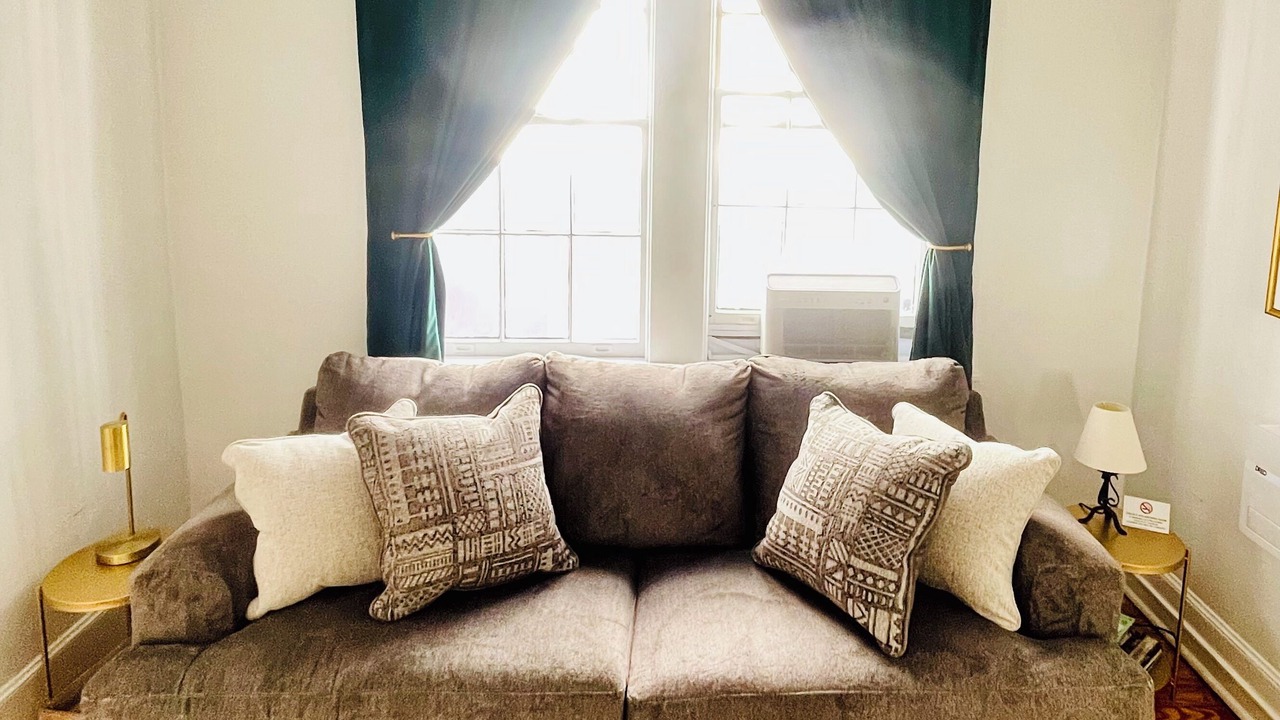 Photo of Livingroom in Historic District - North