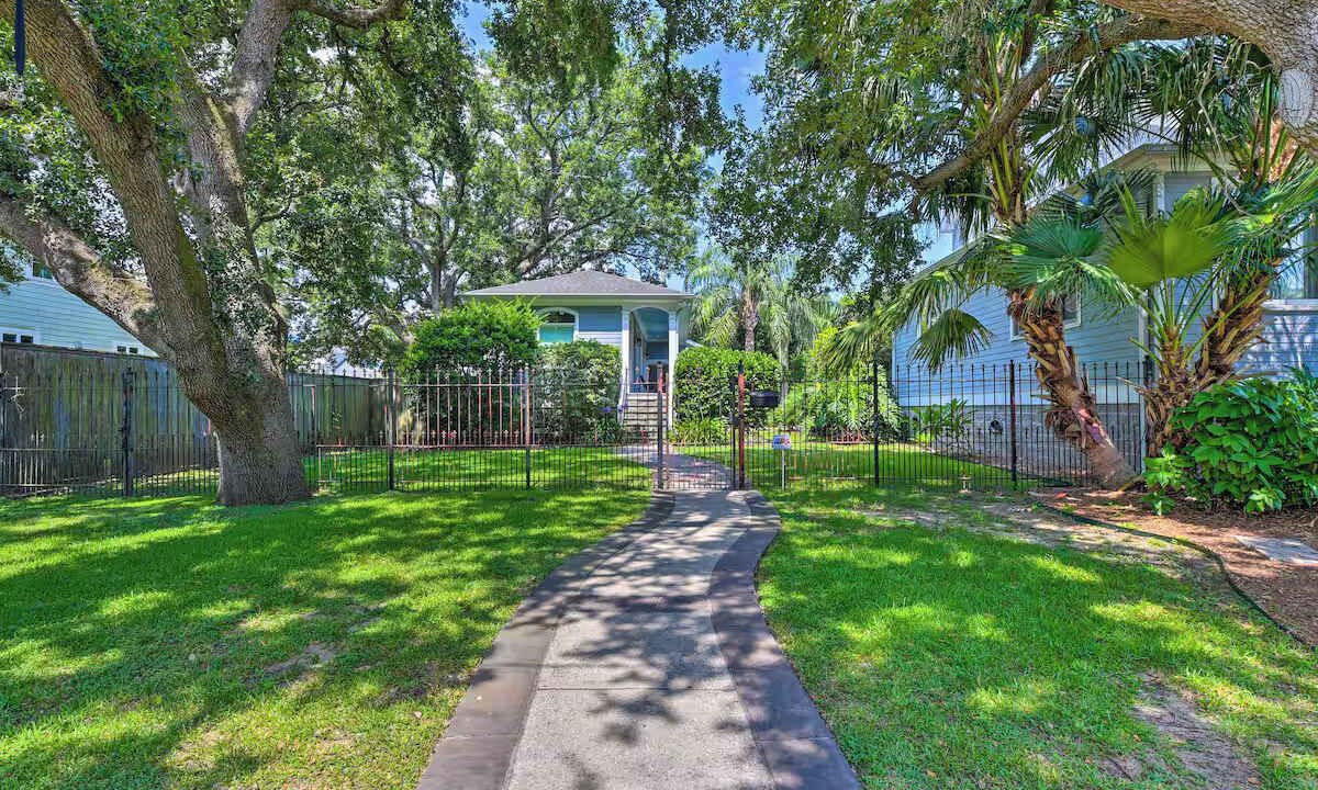 Photo of Outdoor in Lakeview