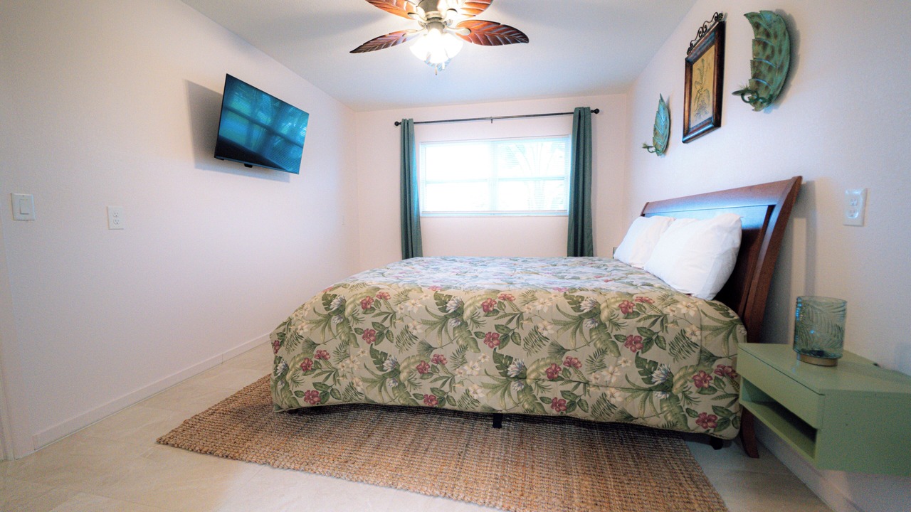 Photo of Bedroom in Crystal Shores