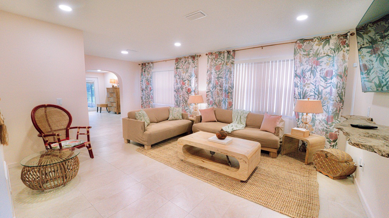 Photo of Livingroom in Crystal Shores