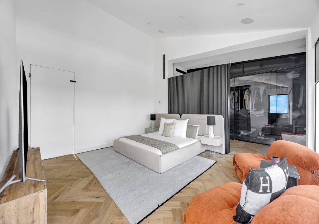 Photo of Bedroom in Hollywood Hills West