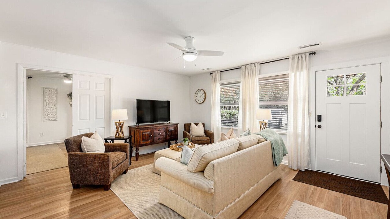 Photo of Livingroom in Mount Pleasant