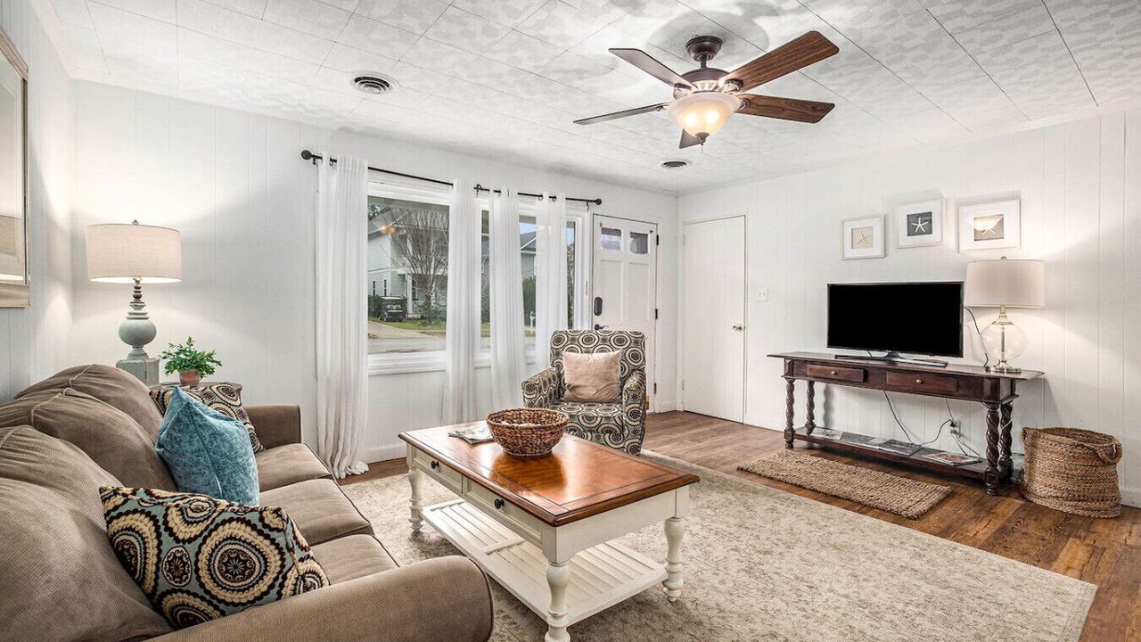 Photo of Livingroom in Mount Pleasant