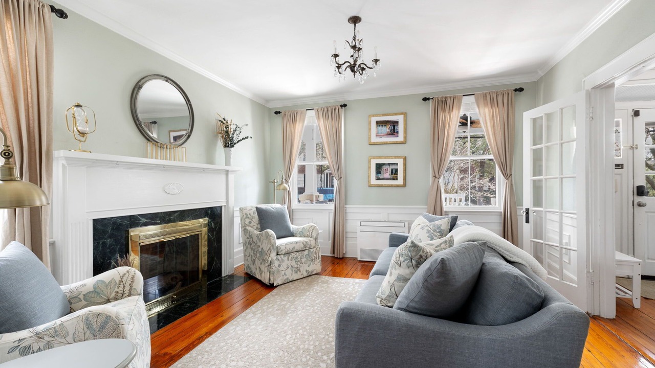 Photo of Livingroom in Harleston Village