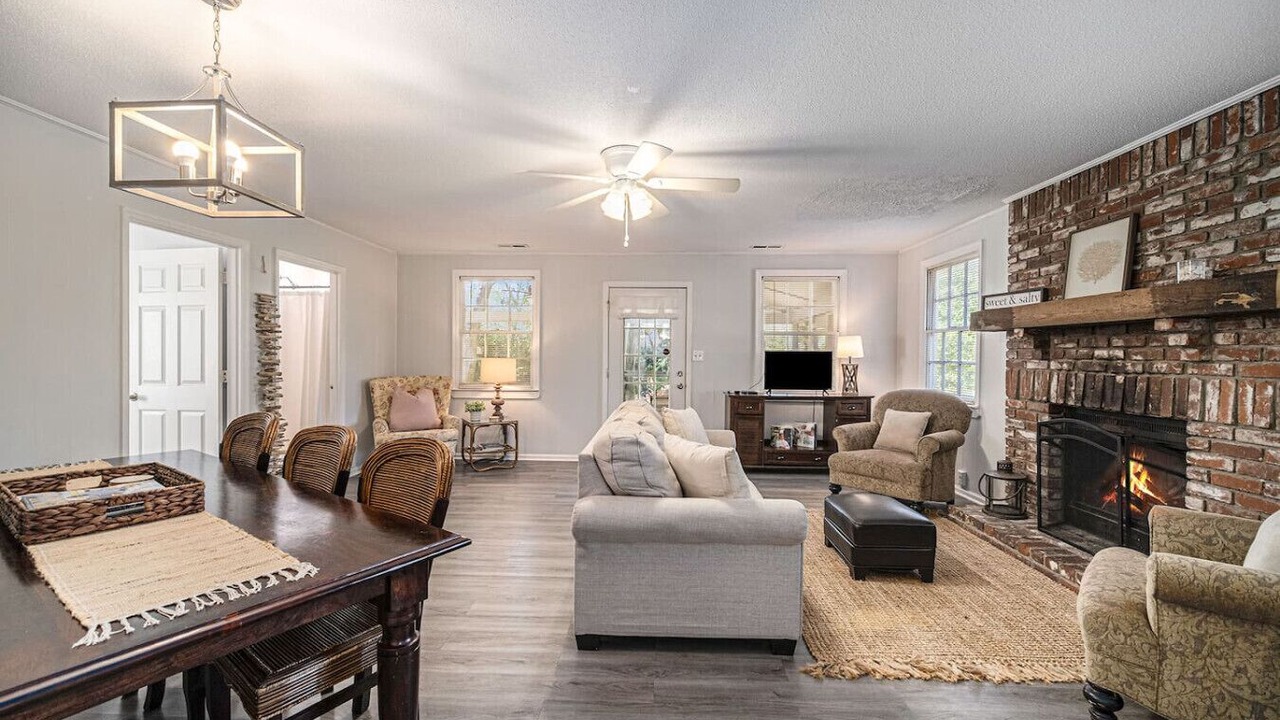 Photo of Livingroom in Mount Pleasant