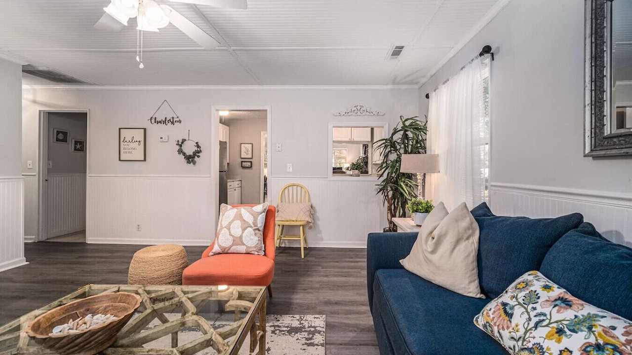 Photo of Livingroom in Mount Pleasant