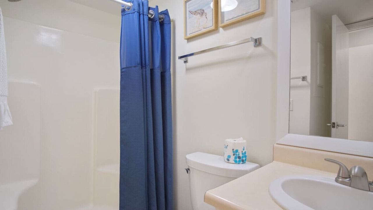 Photo of Bathroom in Night Heron