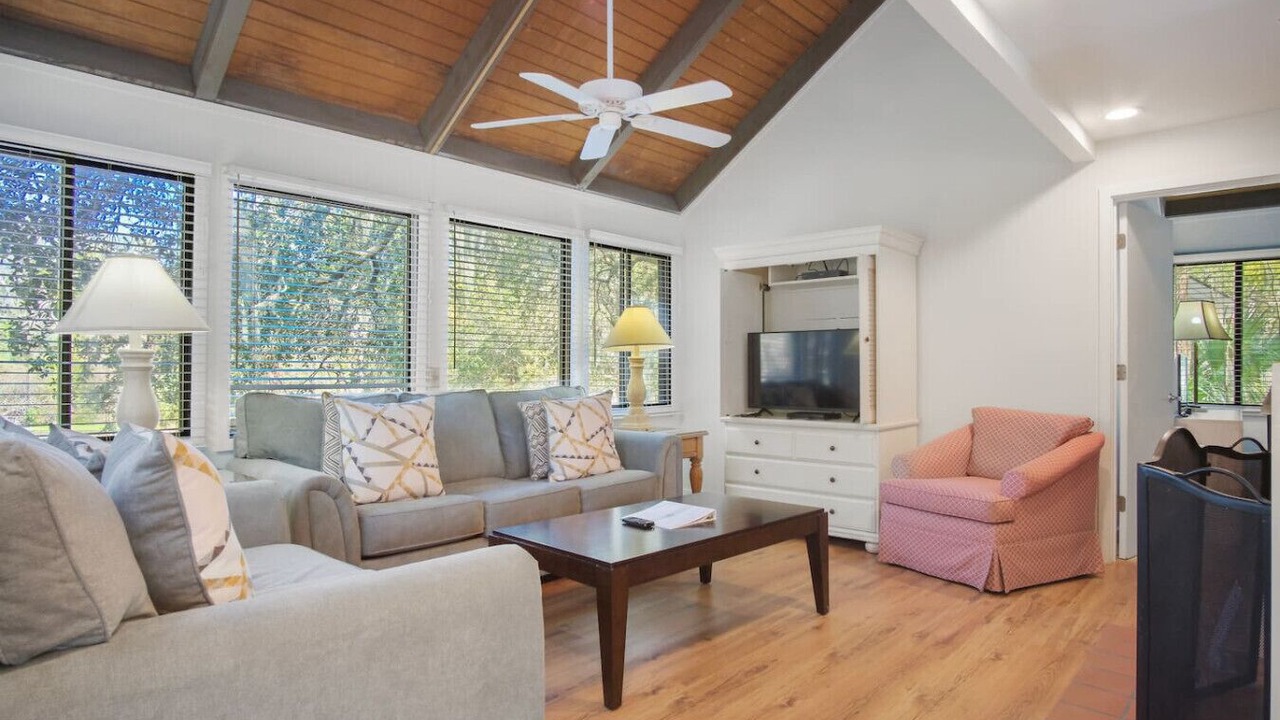 Photo of Livingroom in Night Heron