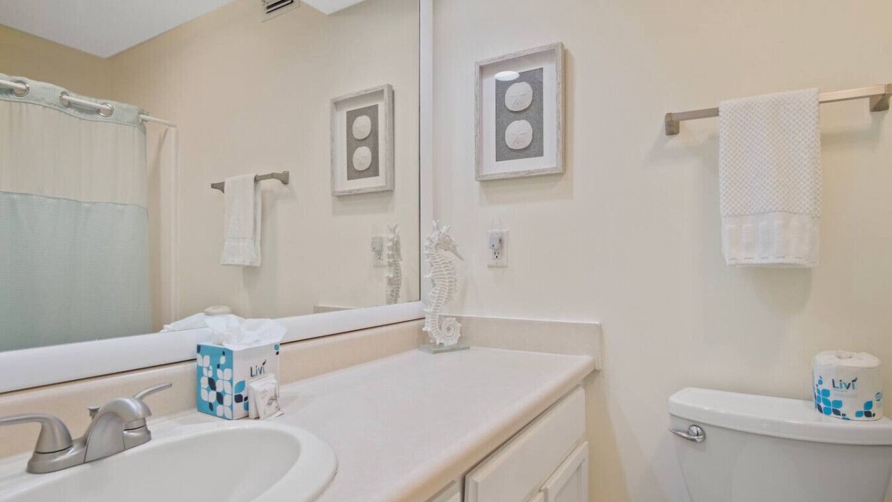Photo of Bathroom in Night Heron