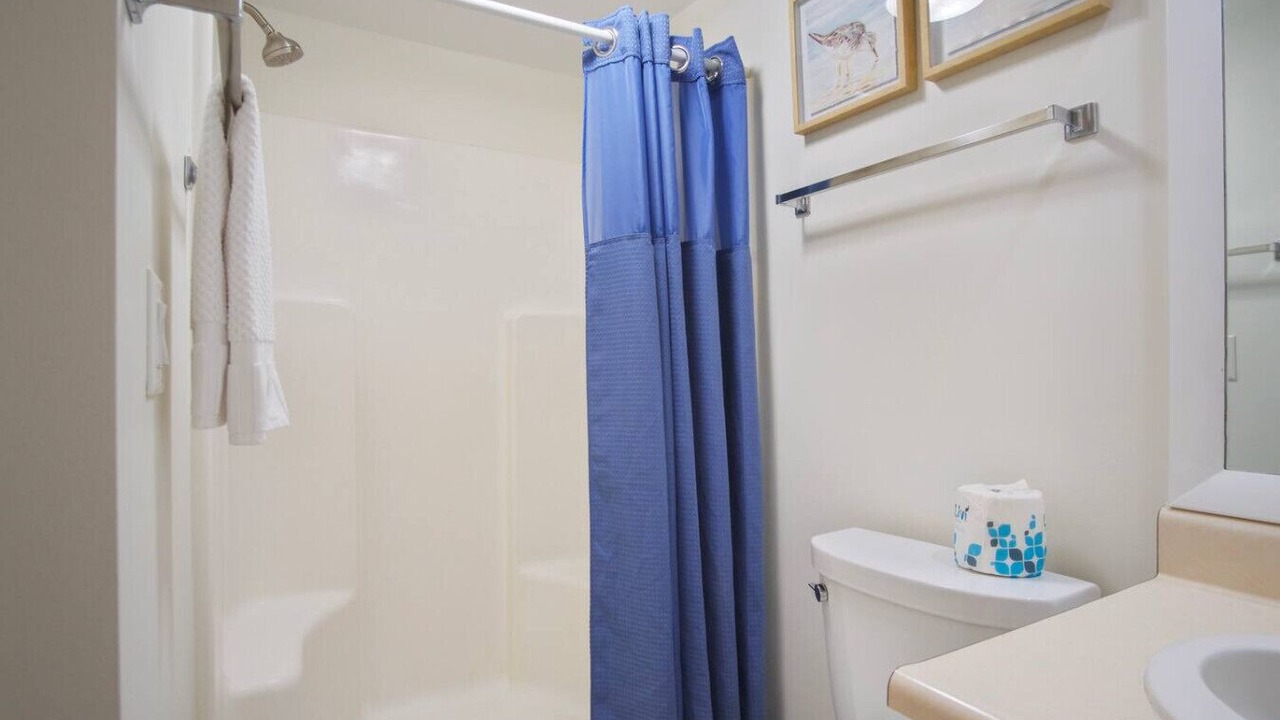 Photo of Bathroom in Night Heron