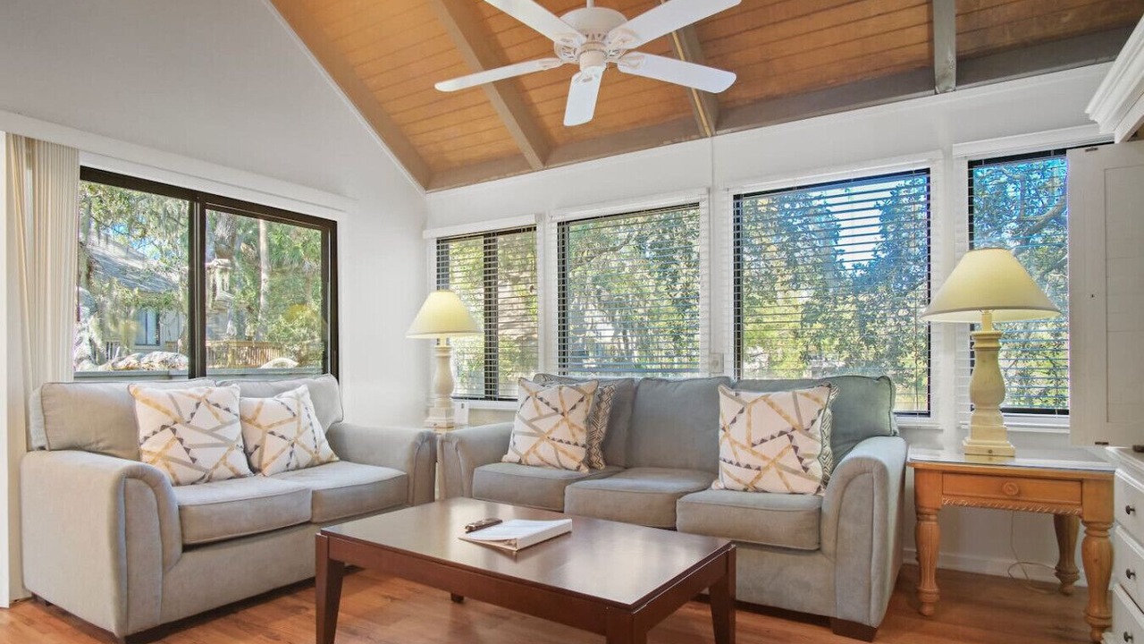 Photo of Livingroom in Night Heron