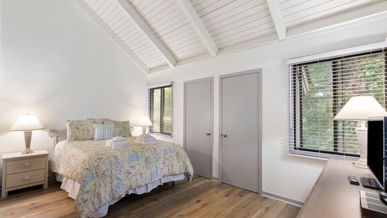 Photo of Bedroom in Night Heron