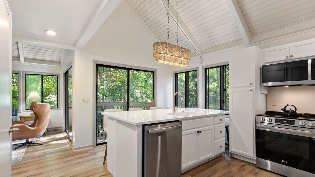 Photo of Kitchen in Night Heron