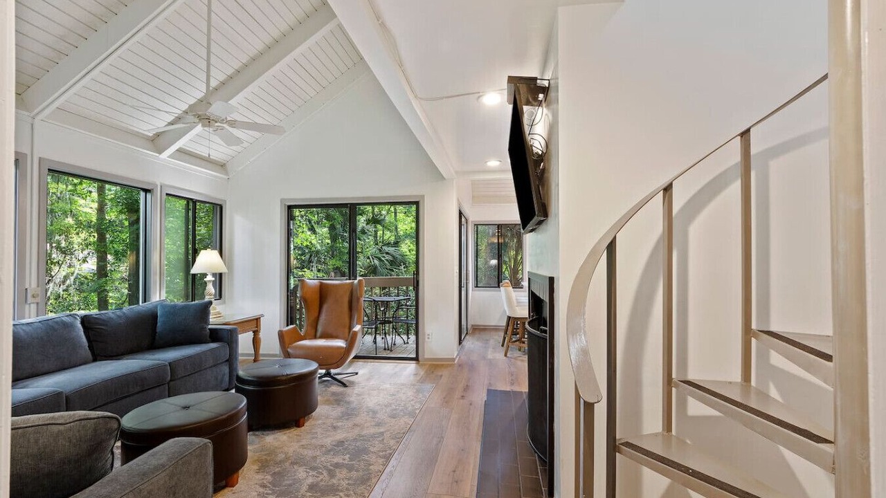 Photo of Livingroom in Night Heron