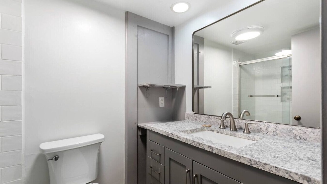 Photo of Bathroom in Night Heron