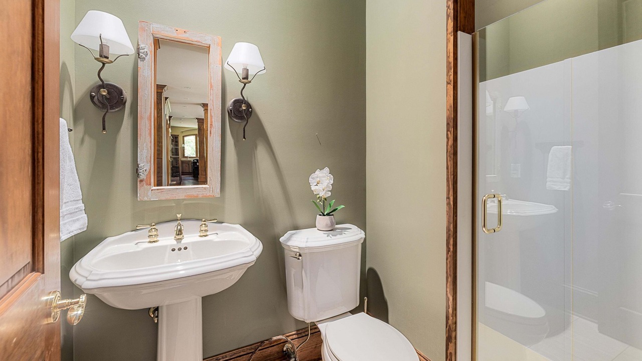 Photo of Bathroom in Vanderhorst Plantation