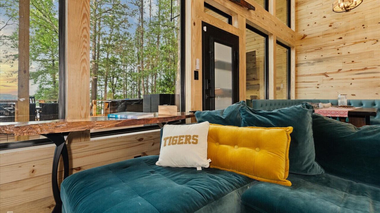Photo of Livingroom in Homer