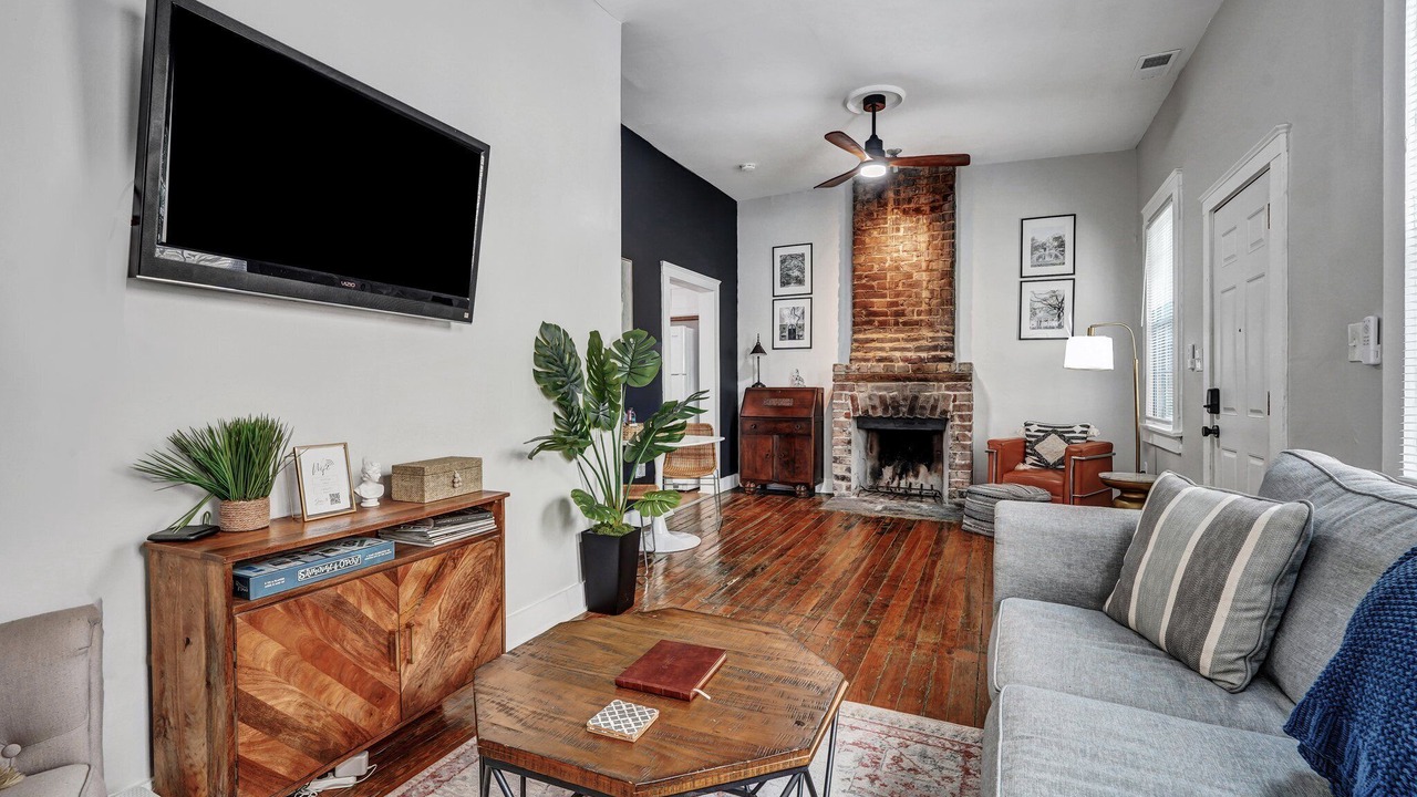 Photo of Livingroom in Savannah Victorian District