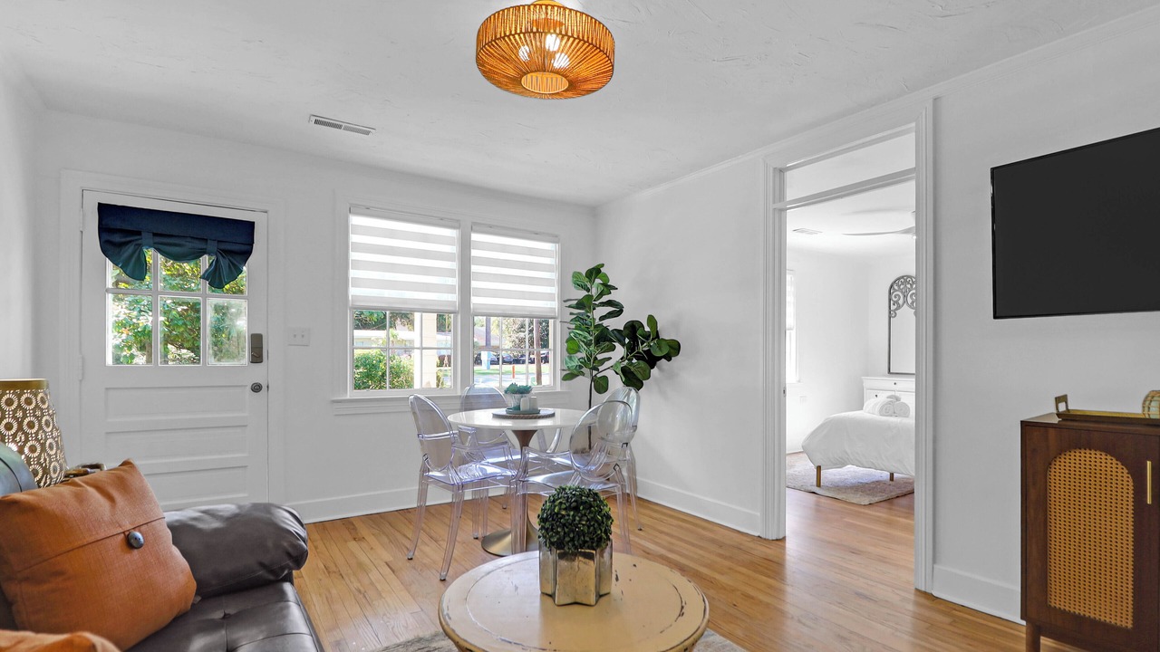 Photo of Livingroom in Summerville Historic District