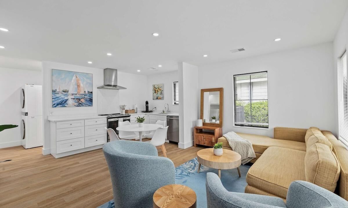 Photo of Livingroom in West Ashley