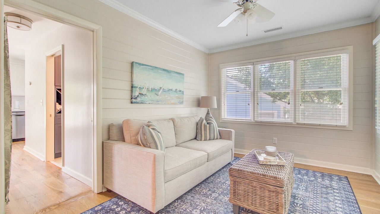 Photo of Livingroom in Pelican Bay