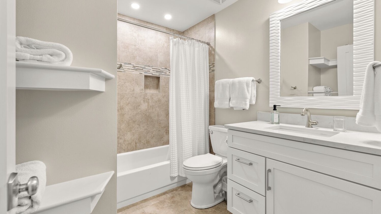 Photo of Bathroom in Pelican Bay