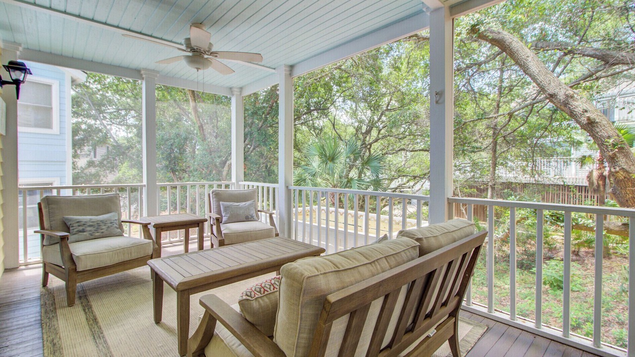Photo of Patio Balcony in Pelican Bay