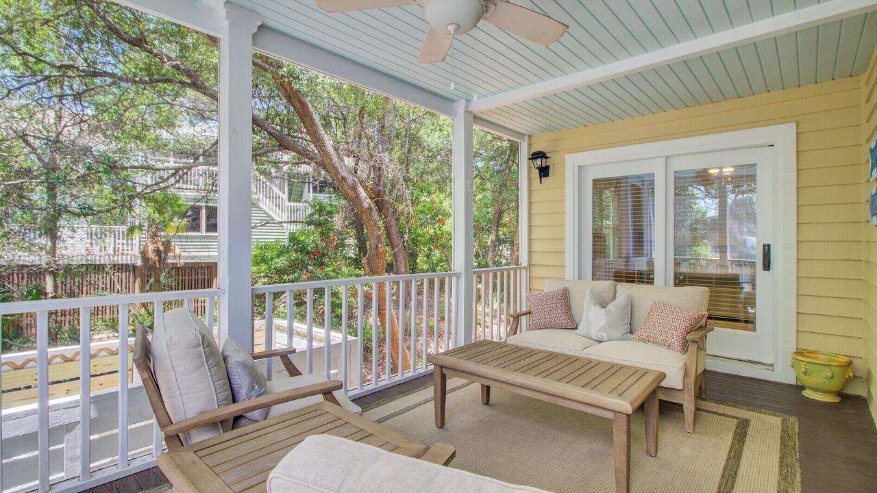 Photo of Patio Balcony in Pelican Bay