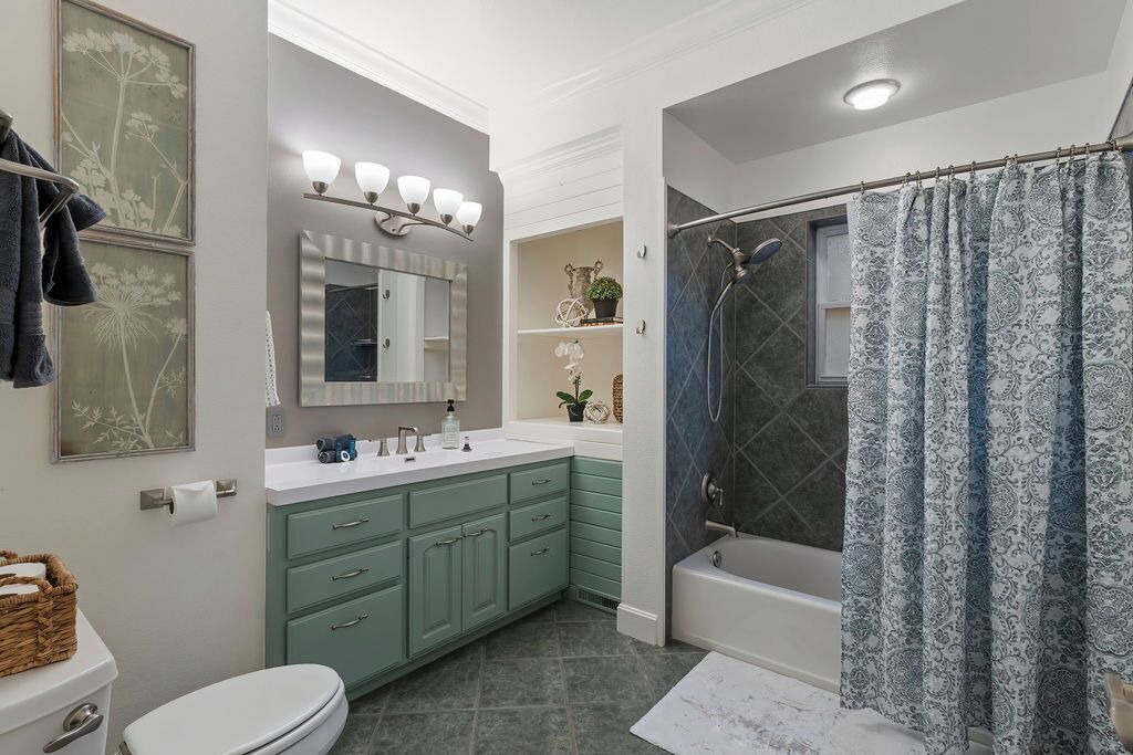 Photo of Bathroom in Jasper