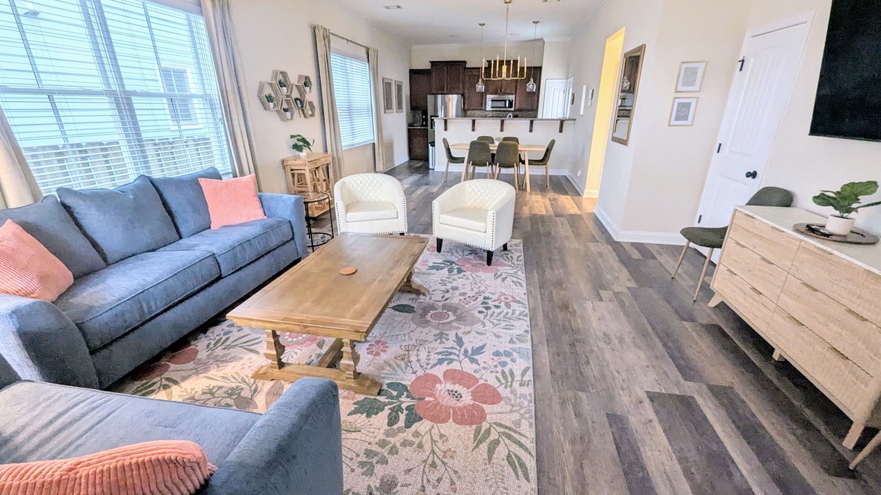 Photo of Livingroom in Thomas Square