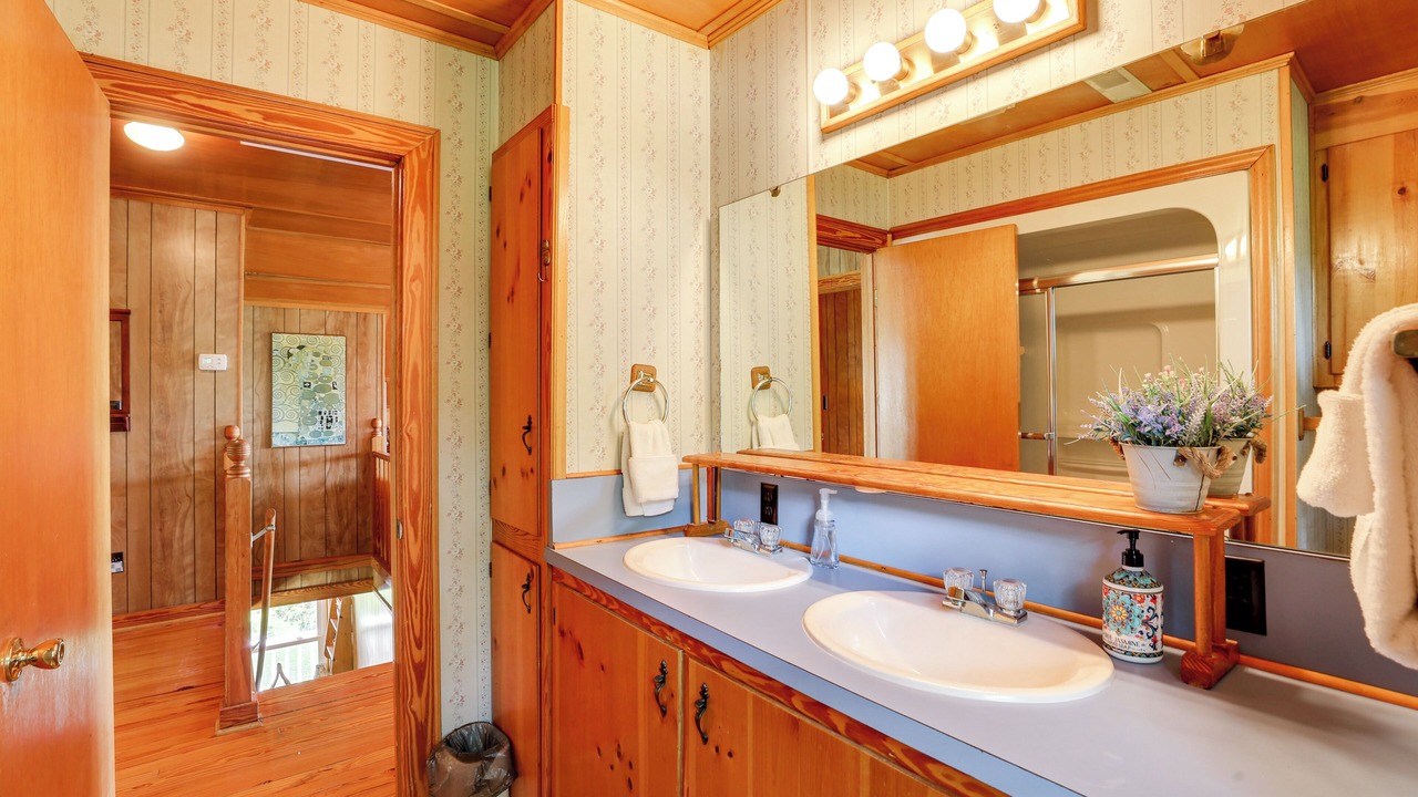 Photo of Bathroom in Green Pond