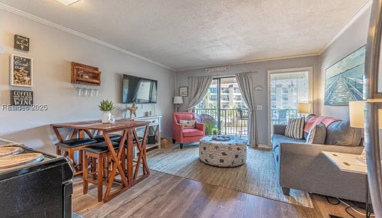 Photo of Livingroom in Folly Field