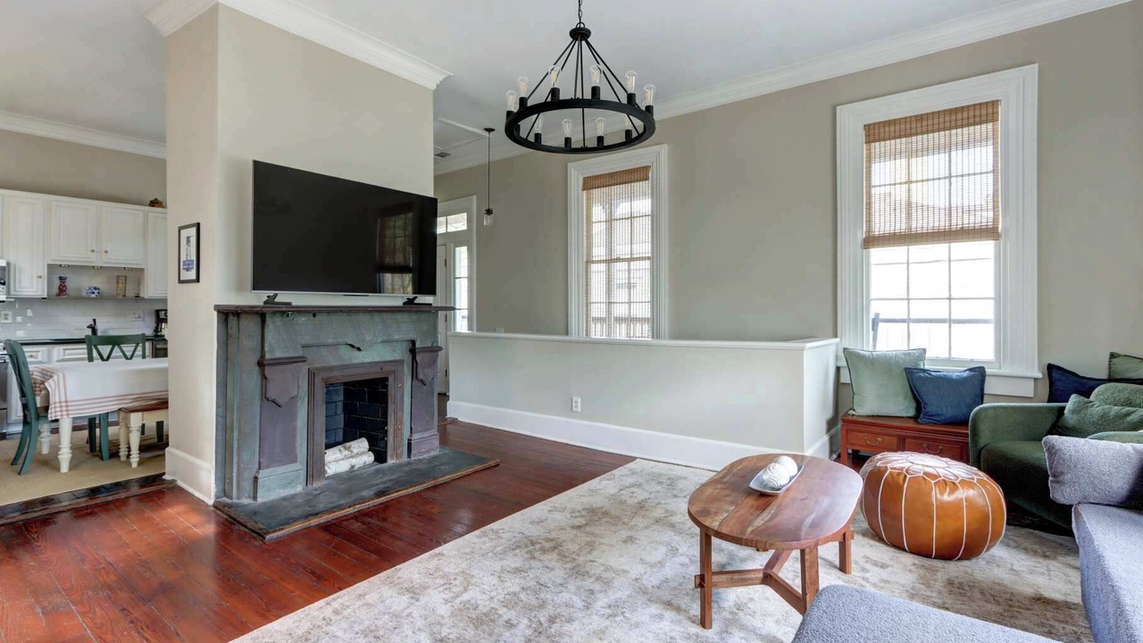 Photo of Livingroom in Savannah Victorian District