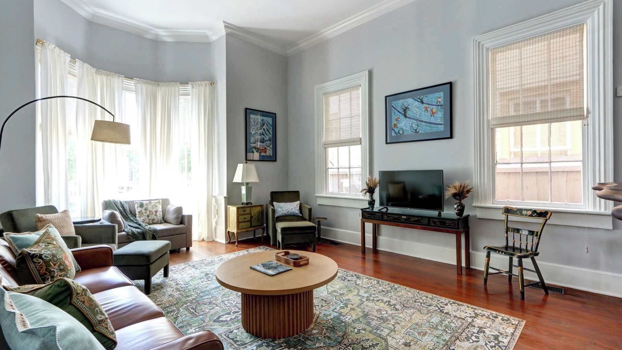 Photo of Livingroom in Savannah Victorian District