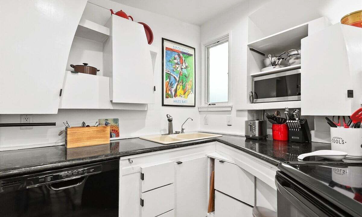 Photo of Kitchen in Savannah Victorian District